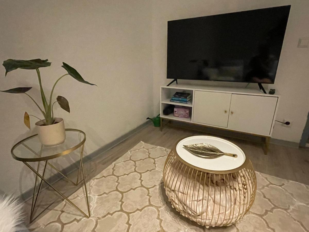 Urbansuites - Modern & Zentral In Der City - Dein Zuhause In Щутгарт Екстериор снимка